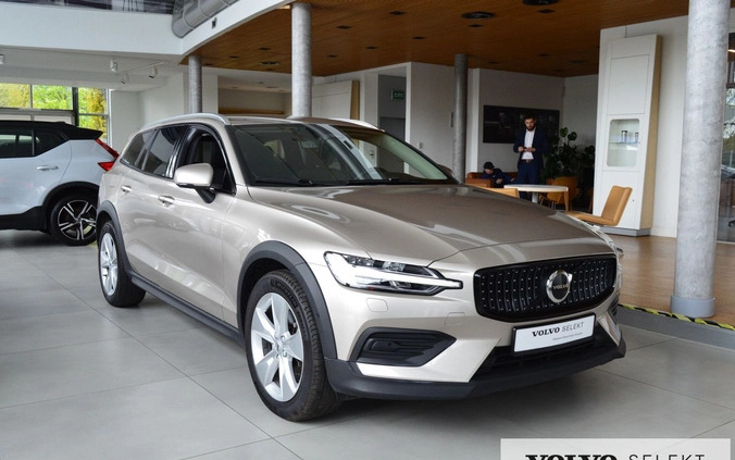 Volvo V60 Cross Country cena 184400 przebieg: 24020, rok produkcji 2023 z Poznań małe 301